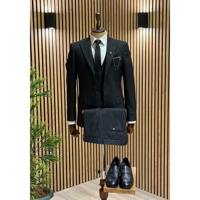 Siyah Çizgili Takım Elbise