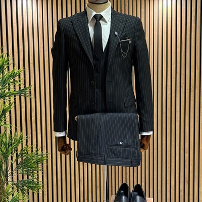 Siyah Çizgili Takım Elbise